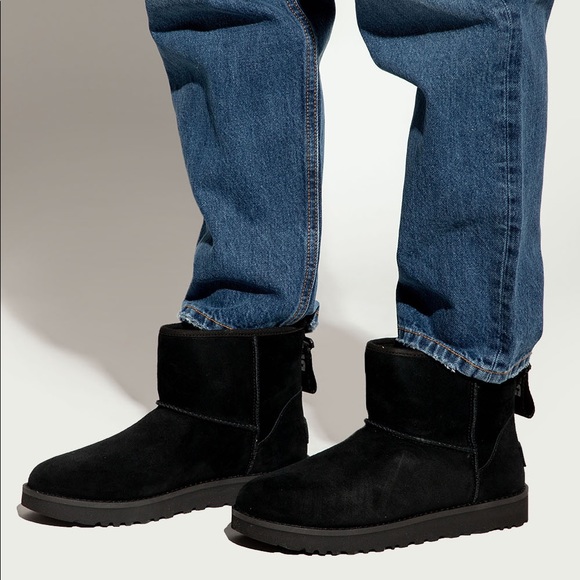 Ugg Womens Classic Mini Logo Zip Boot - 8 Black